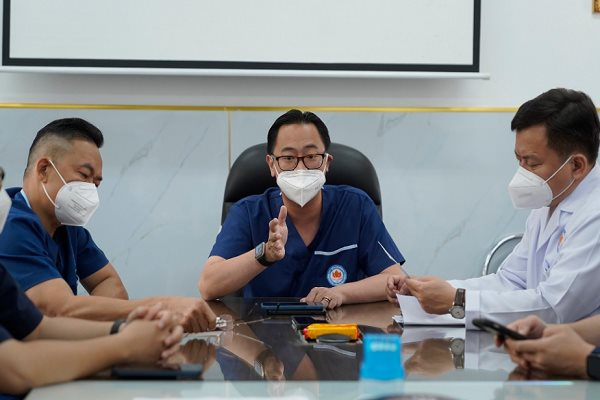 Giám đốc bệnh viện trẻ nhất Việt Nam: Càng áp lực càng trưởng thành - Ảnh 5.