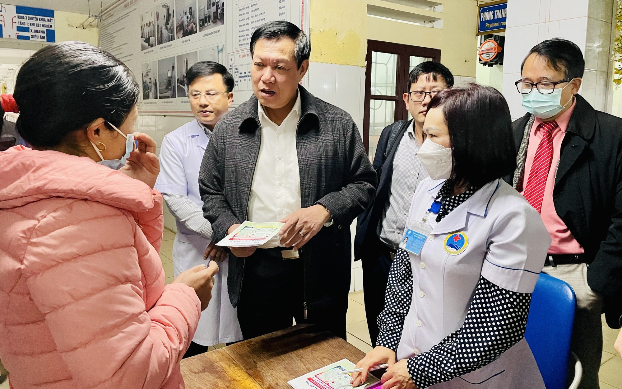 Thứ trưởng Bộ Y tế làm việc về y tế cơ sở tại Hương Sơn, Hà Tĩnh