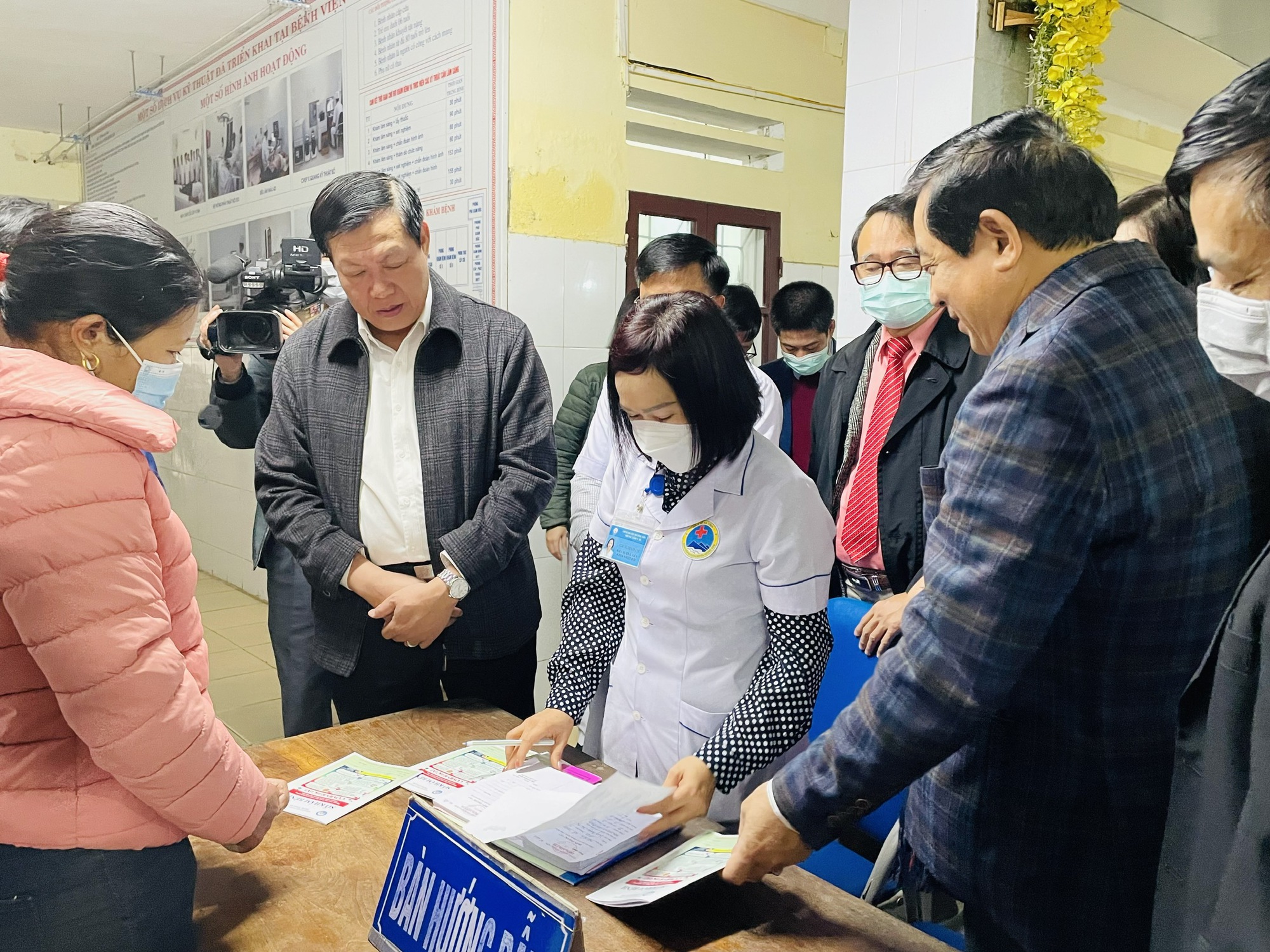 Thứ trưởng Bộ Y tế làm việc về y tế cơ sở tại Hương Sơn, Hà Tĩnh - Ảnh 2.