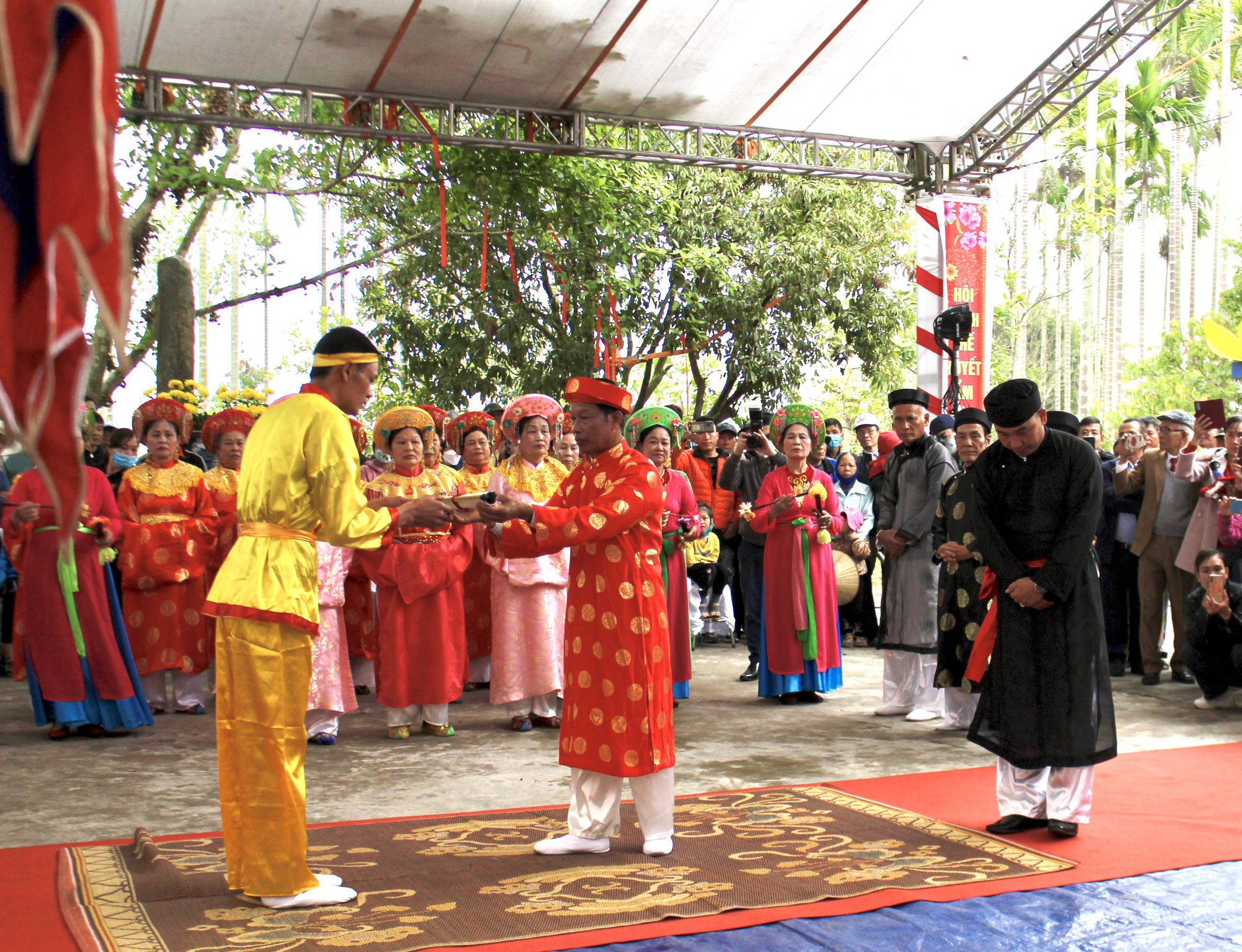 Hải Phòng: Vẫn mong lời thề của những chức sắc lớn hơn - Ảnh 3.