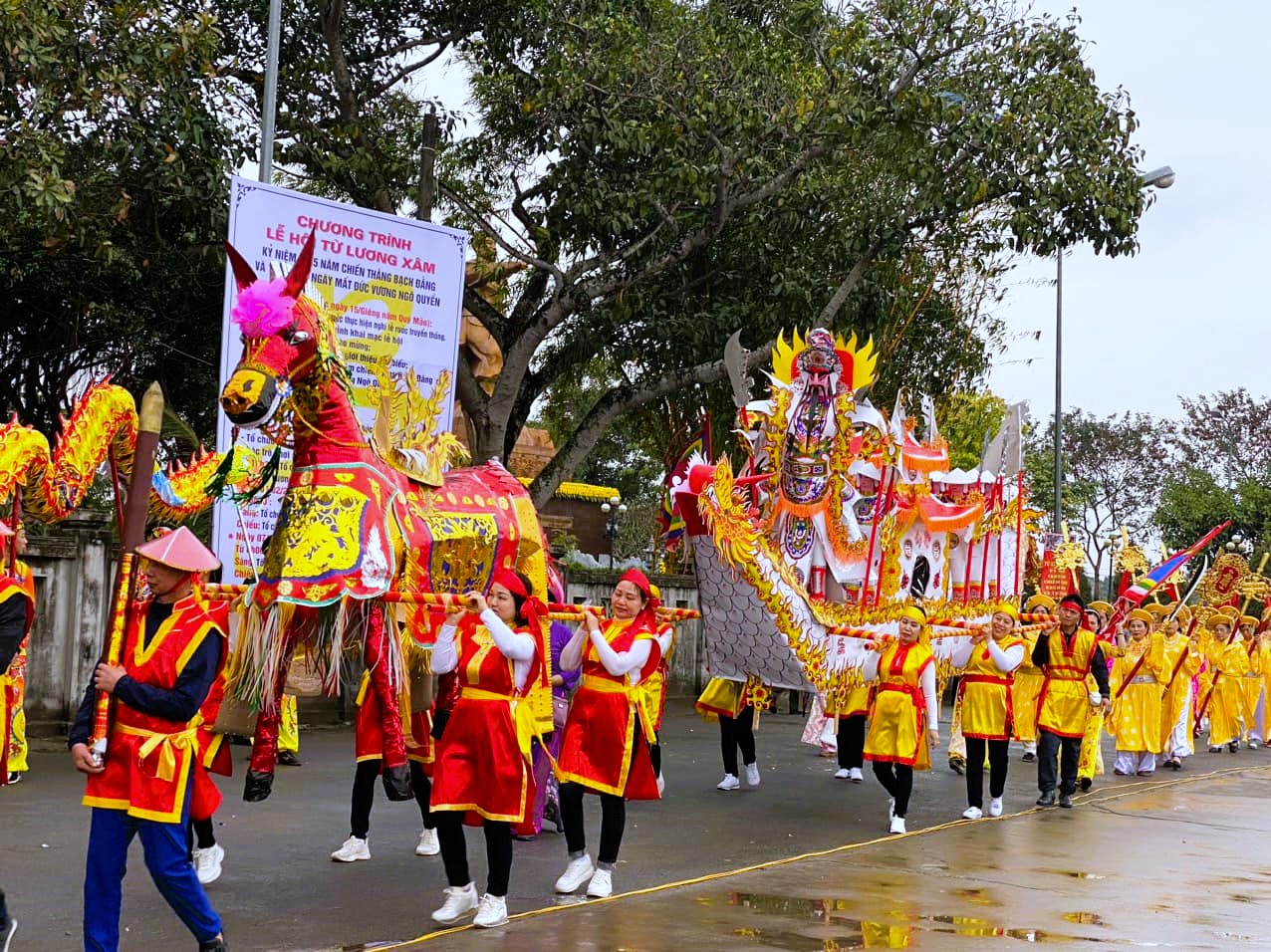 Hải Phòng: Độc đáo lễ hội, cả làng gác việc đi trẩy hội - Ảnh 1.