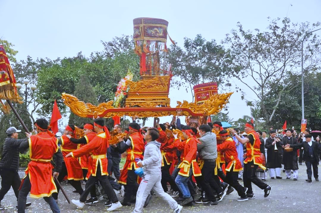 Hải Phòng: Độc đáo lễ hội, cả làng gác việc đi trẩy hội - Ảnh 10.