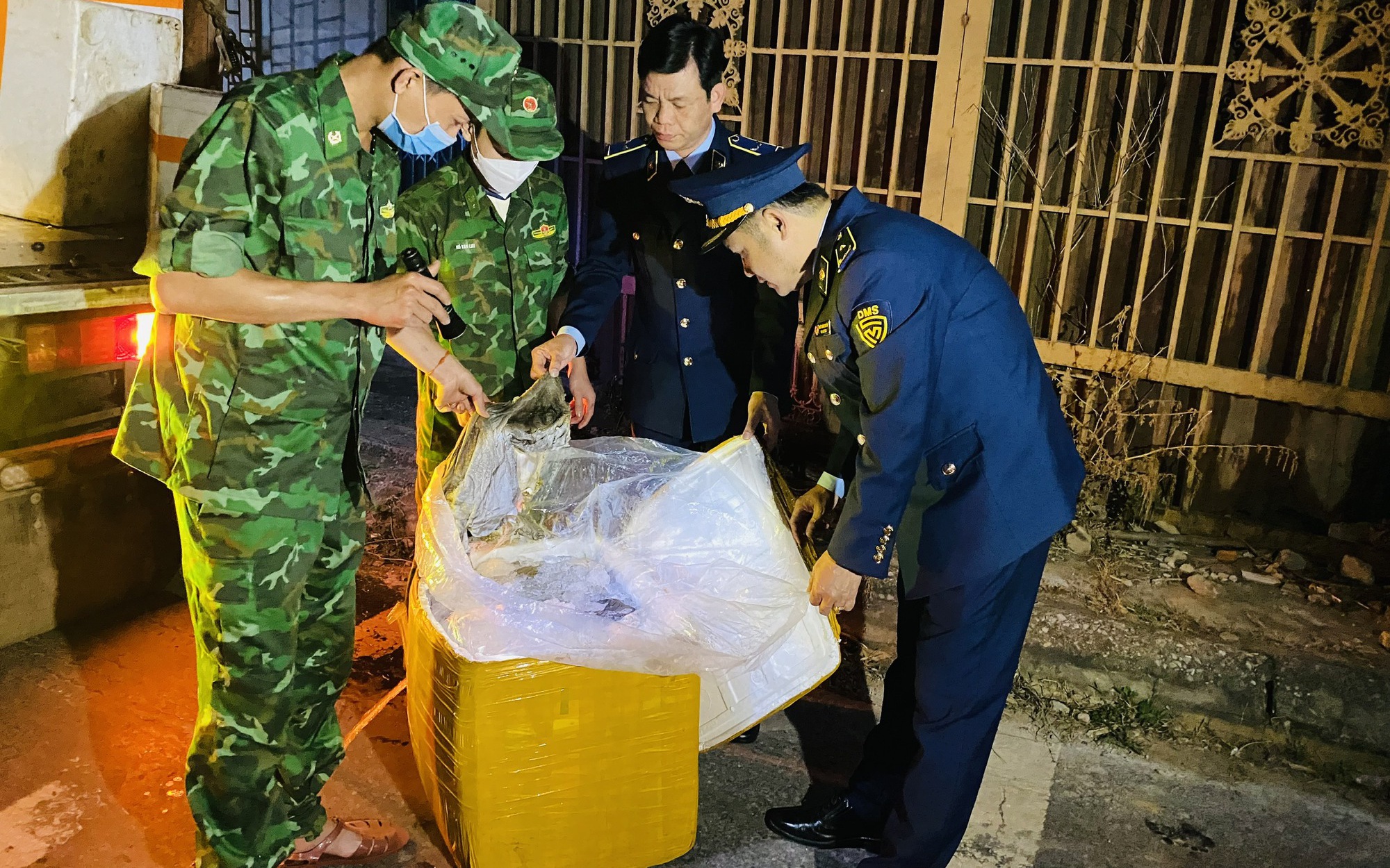 1,7 tấn lòng lợn bốc mùi hôi thối suýt lên bàn nhậu