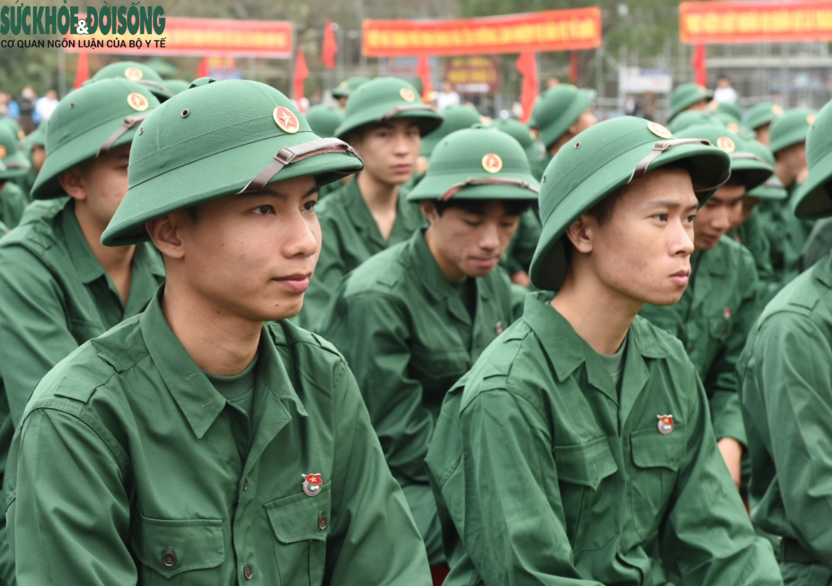 Nghệ An: Tân binh háo hức lên đường nhập ngũ  - Ảnh 2.