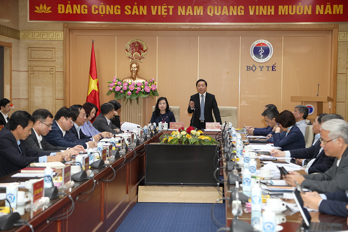 Phó Thủ tướng Trần Hồng Hà: Các bộ, ngành phải vào cuộc cùng Bộ Y tế khắc phục khó khăn, vướng mắc  - Ảnh 1.