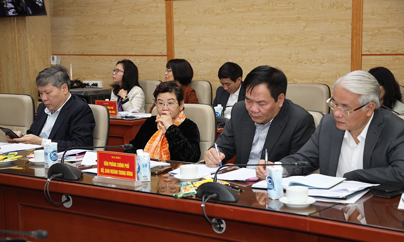 Phó Thủ tướng Trần Hồng Hà: Các bộ, ngành phải vào cuộc cùng Bộ Y tế khắc phục khó khăn, vướng mắc  - Ảnh 4.