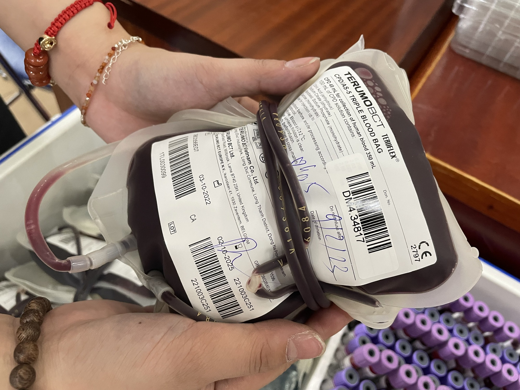 Hàng trăm thầy thuốc hiến máu tình nguyện vì sức khỏe bà mẹ và trẻ sơ sinh - Ảnh 7.