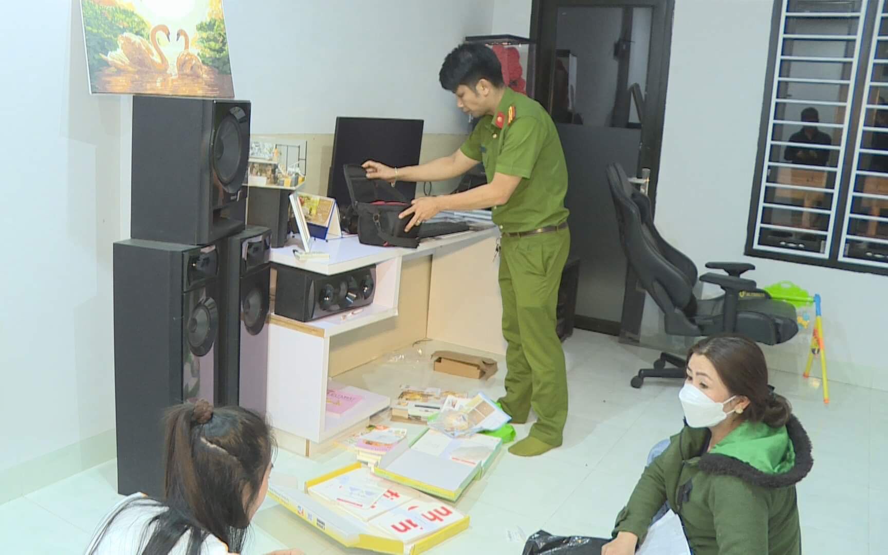 Triệt phá đường dây ghi số đề với tổng số tiền gần 10 tỷ đồng- Ảnh 2.