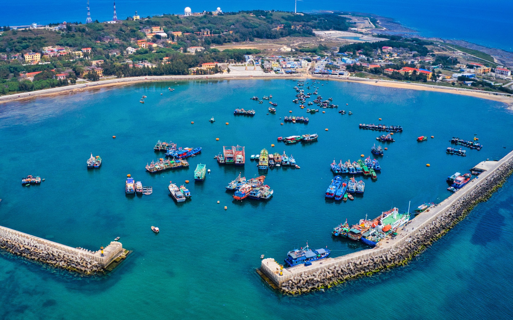 Khám phá đảo xa bờ của Việt Nam, Bạch Long Vỹ