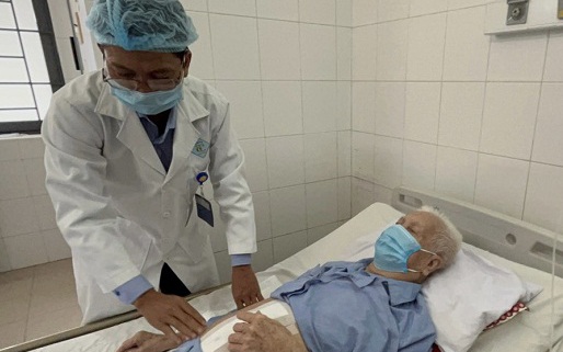 Cụ ông 85 tuổi bị tắc ruột khi ăn quả chà là, cách phòng tránh dị vật ống tiêu hóa