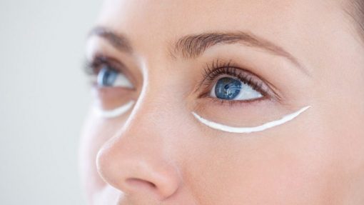 Cách sử dụng kem dưỡng da vùng mắt chống lão hóa hiệu quả - Ảnh 1.