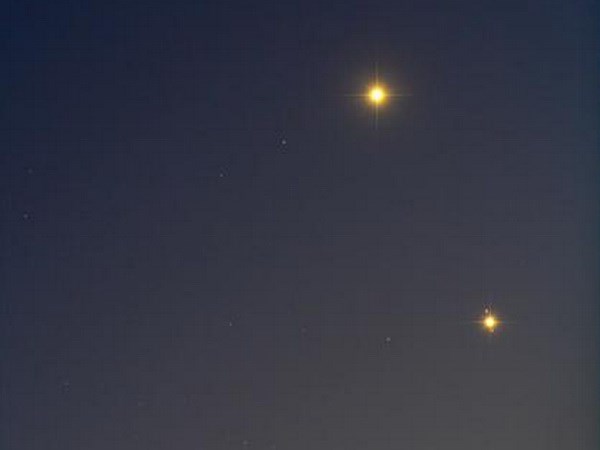 Tối nay, sao Mộc và sao Kim hội tụ kỳ thú trên bầu trời - Ảnh 2.
