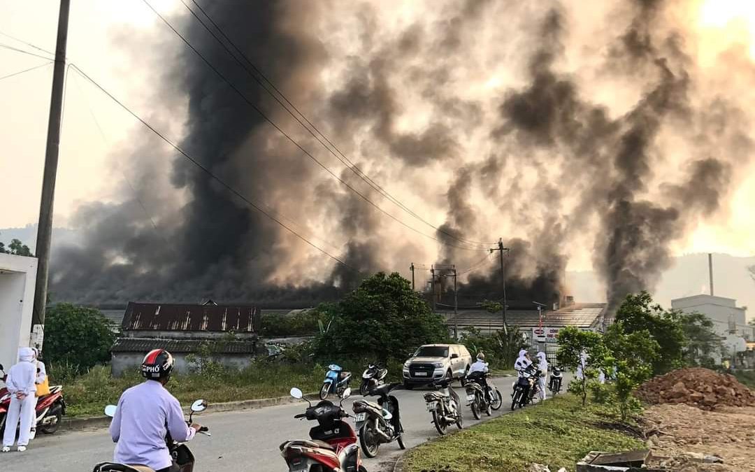 Video: Đang cháy lớn tại Công ty Cổ phần One One miền Trung