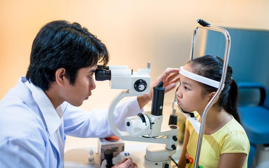 Trẻ không than mờ mắt nhưng có thể mất thị lực vĩnh viễn do nhược thị- Ảnh 3. Nhược thị có nên mổ không?