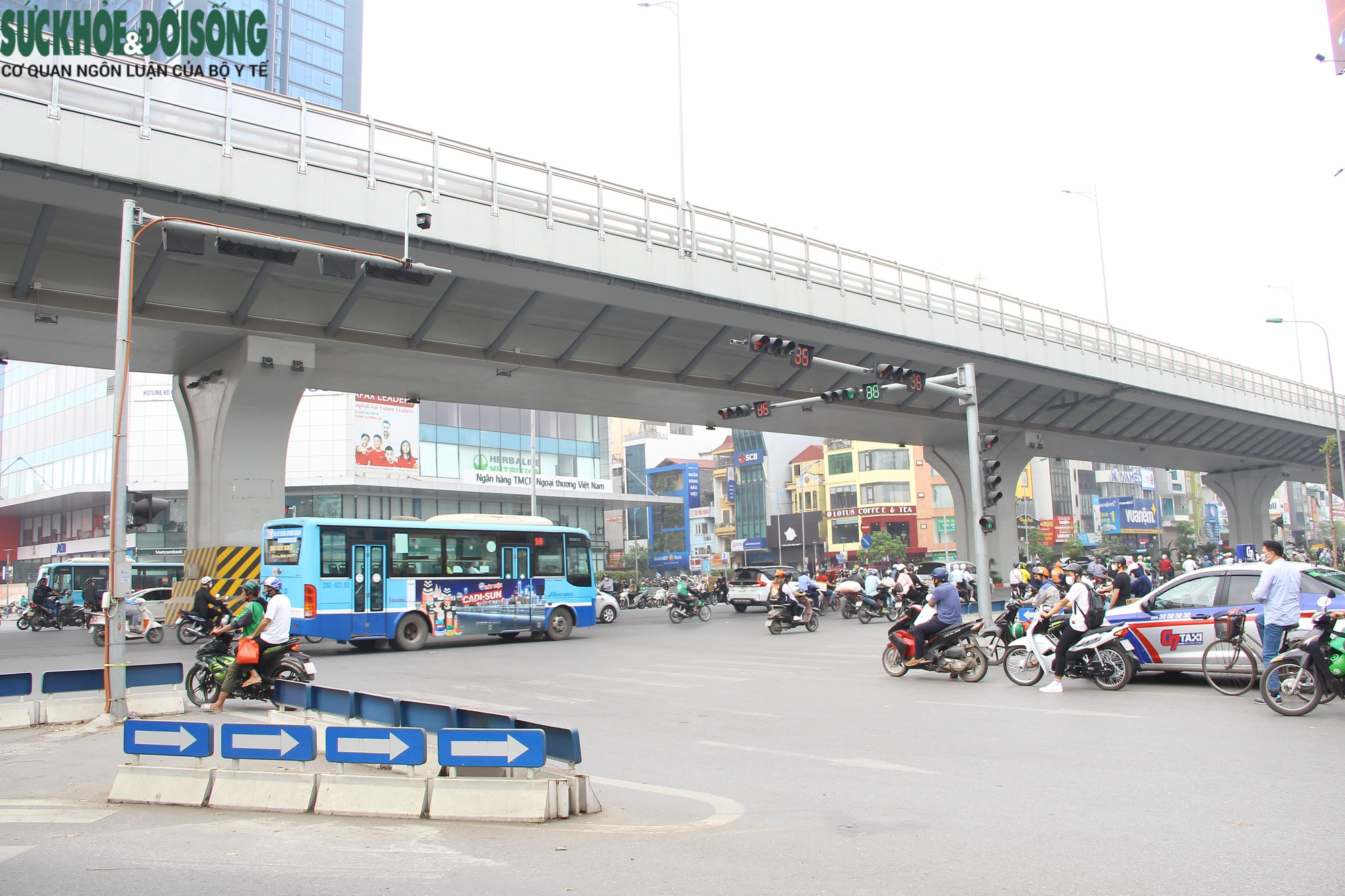 Cận cảnh nút giao Trường Chinh - Tôn Thất Tùng - Lê Trọng Tấn trước ngày điều chỉnh - Ảnh 1.