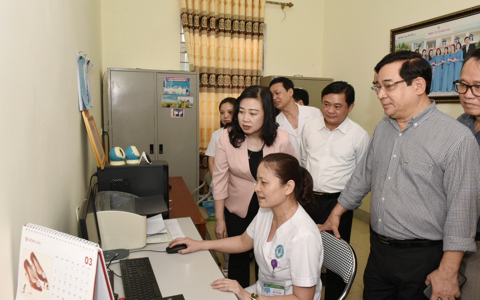 Bộ trưởng Đào Hồng Lan làm việc về y tế cơ sở tại Nghệ An