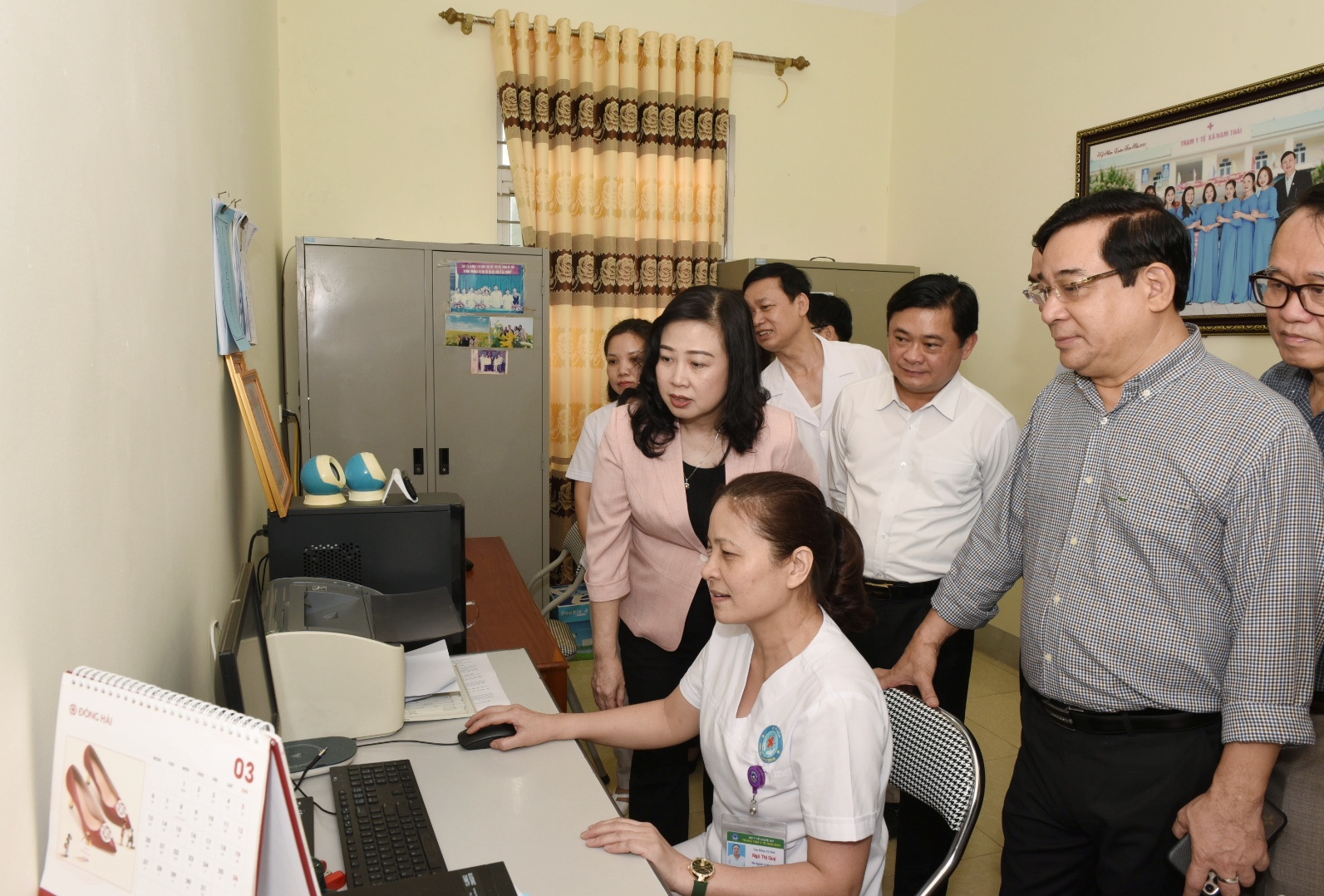 Bộ trưởng Đào Hồng Lan thăm và làm việc với cơ sở y tế tỉnh Nghệ An - Ảnh 1.
