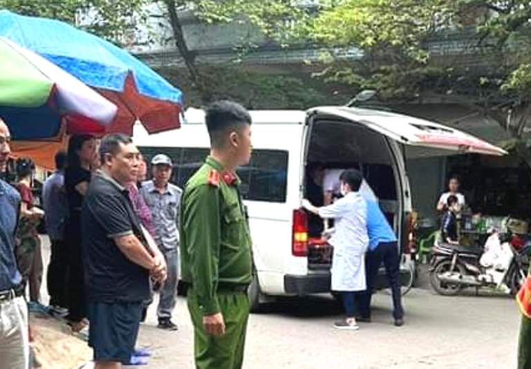 Sập giàn giáo ở Quảng Ninh: 1 người tử vong, hai người nhập viện cấp cứu - Ảnh 1.