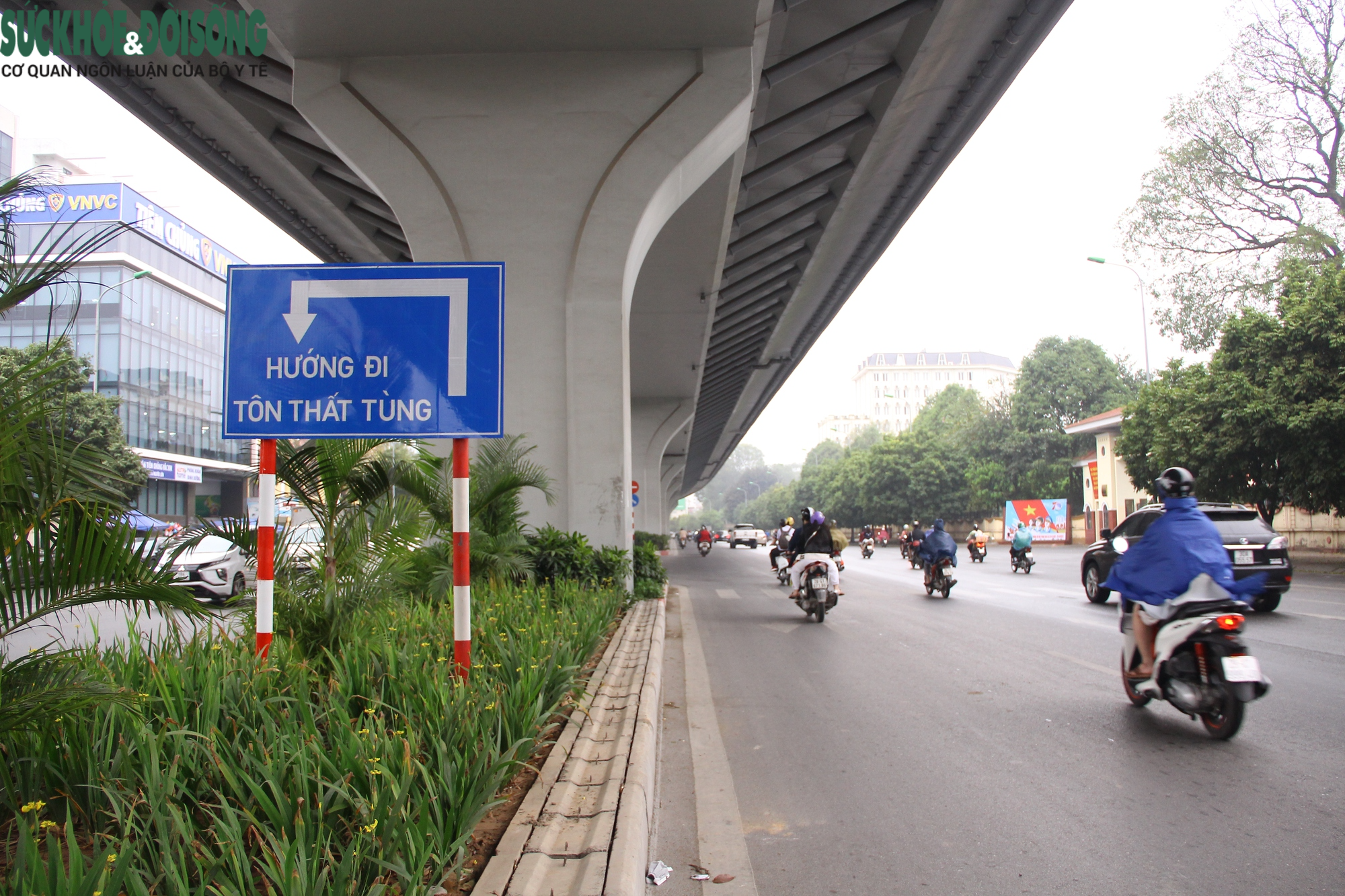 Người dân &quot;bỡ ngỡ&quot; trong ngày đầu tổ chức lại nút giao Trường Chinh - Tôn Thất Tùng - Lê Trọng Tấn - Ảnh 12.