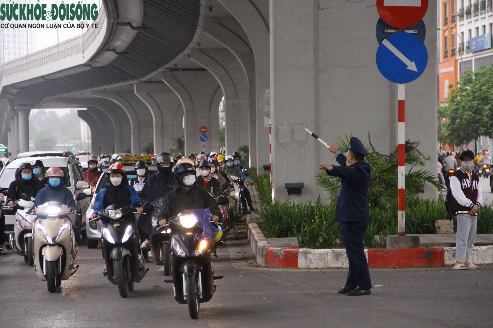 &quot;Làm ngơ&quot; biển cấm và CSGT, người dân vẫn &quot;ung dung&quot; vi phạm luật - Ảnh 3.