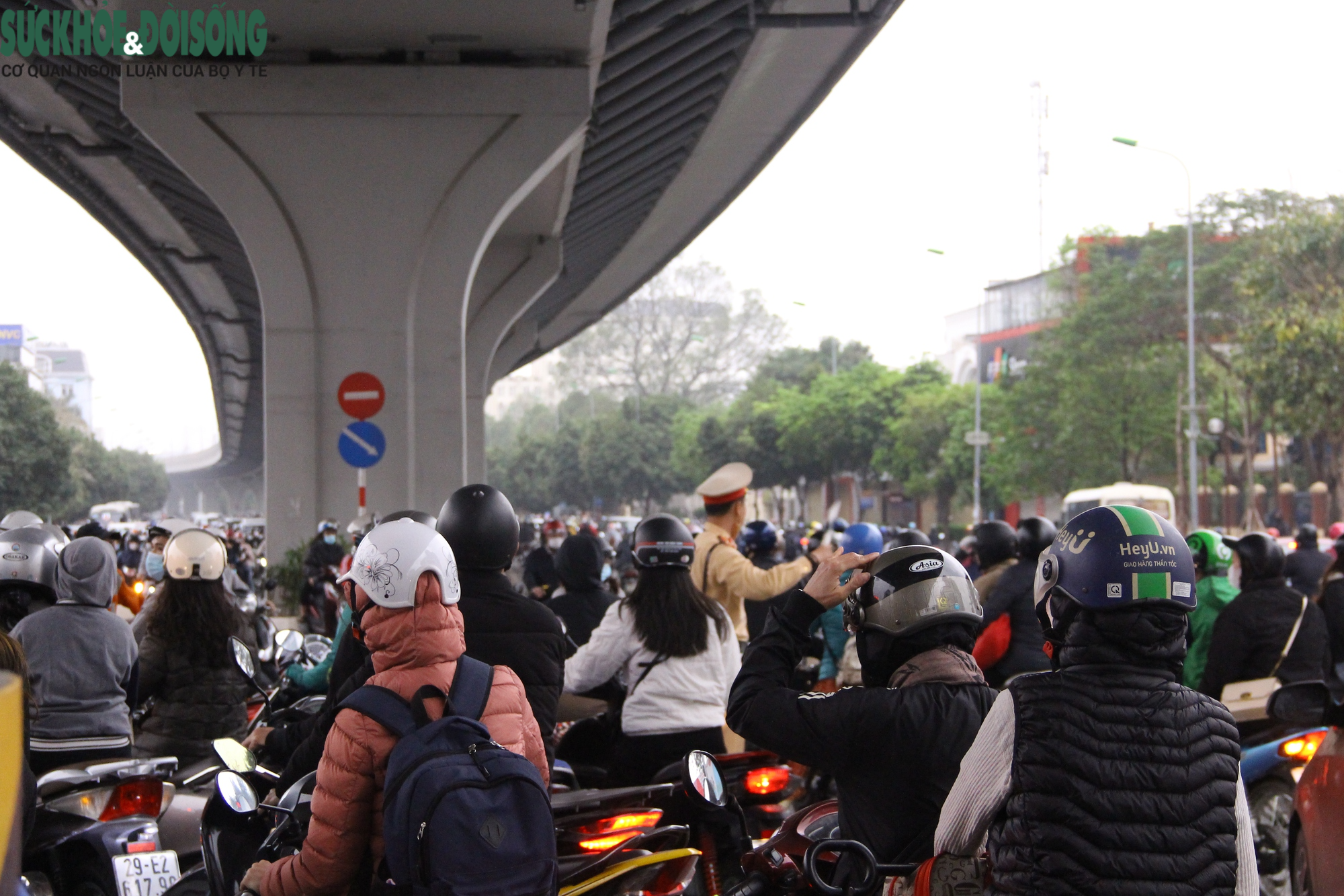 &quot;Làm ngơ&quot; biển cấm và CSGT, người dân vẫn &quot;ung dung&quot; vi phạm luật - Ảnh 8.