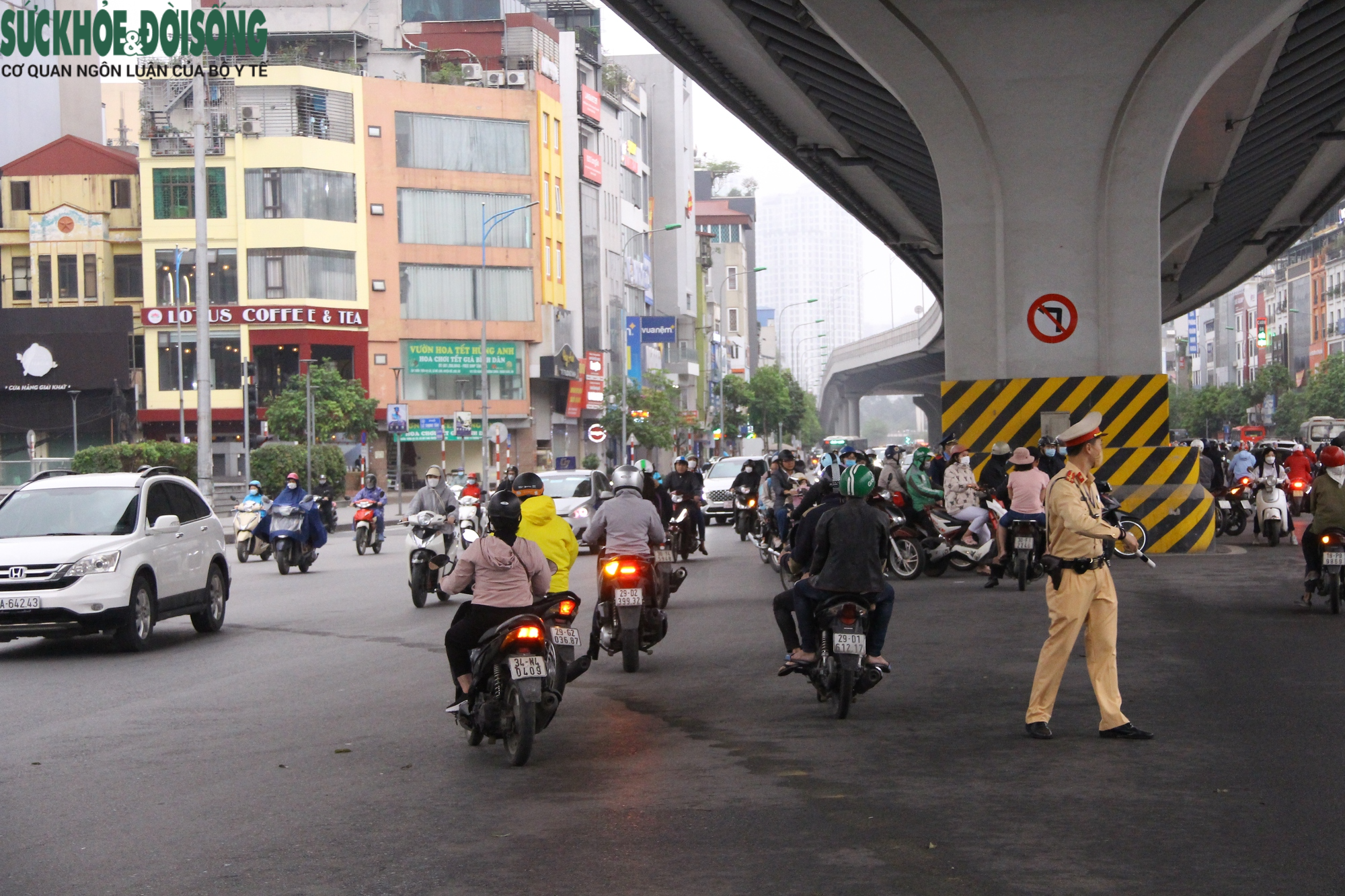 &quot;Làm ngơ&quot; biển cấm và CSGT, người dân vẫn &quot;ung dung&quot; vi phạm luật - Ảnh 9.