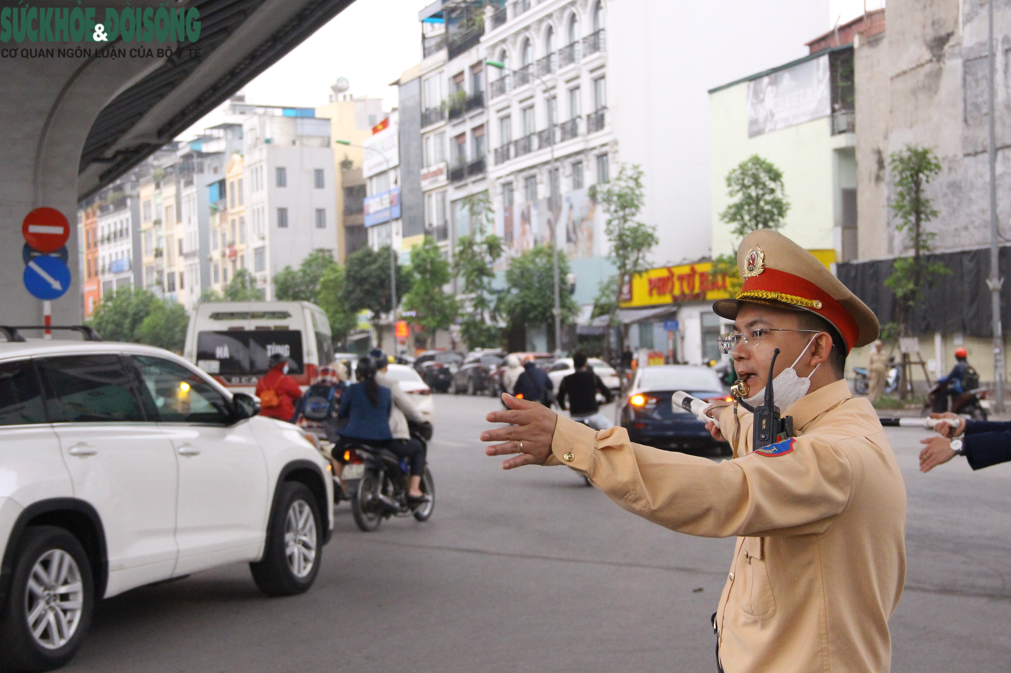 &quot;Làm ngơ&quot; biển cấm và CSGT, người dân vẫn &quot;ung dung&quot; vi phạm luật - Ảnh 11.