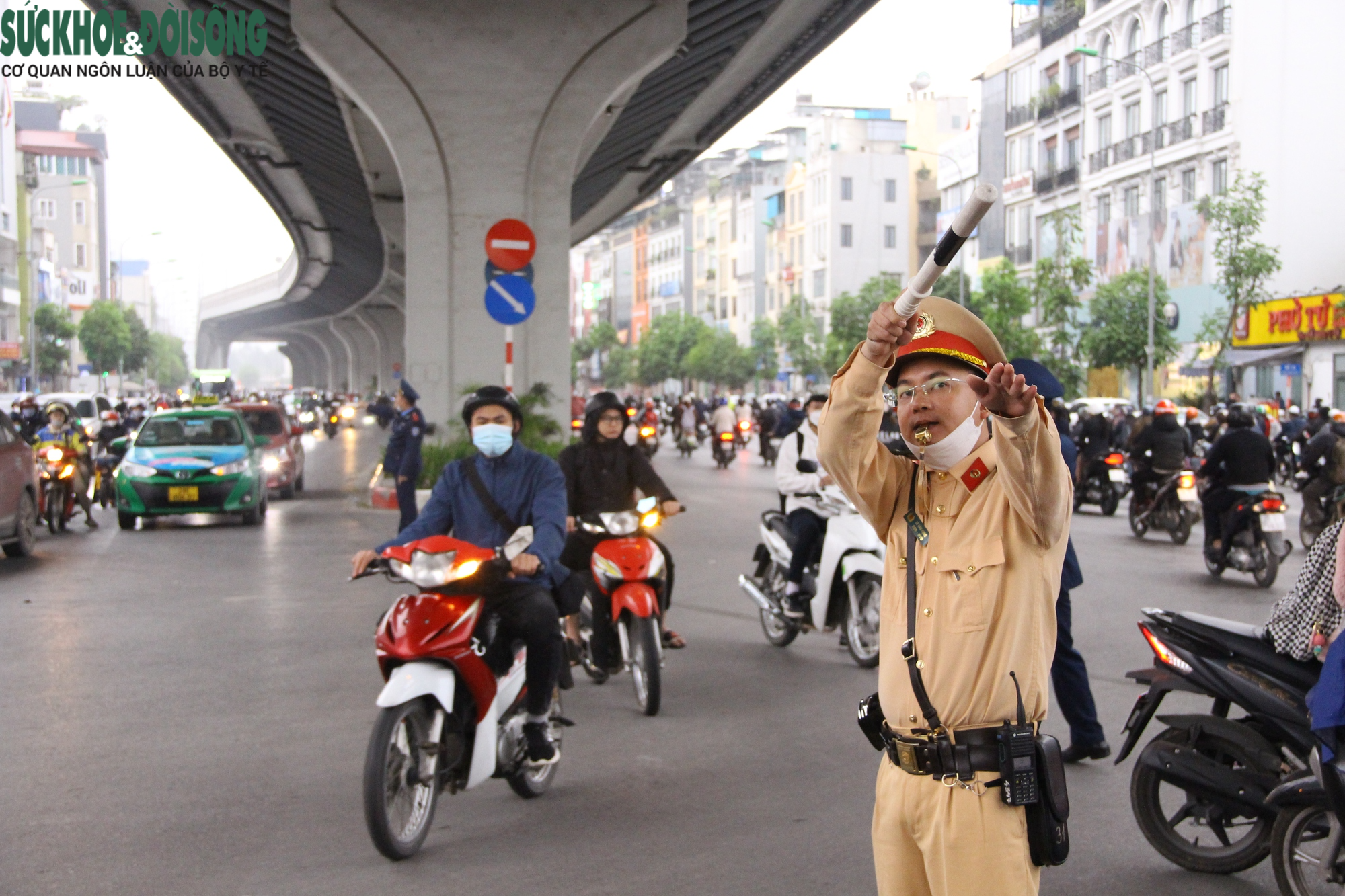 &quot;Làm ngơ&quot; biển cấm và CSGT, người dân vẫn &quot;ung dung&quot; vi phạm luật - Ảnh 12.