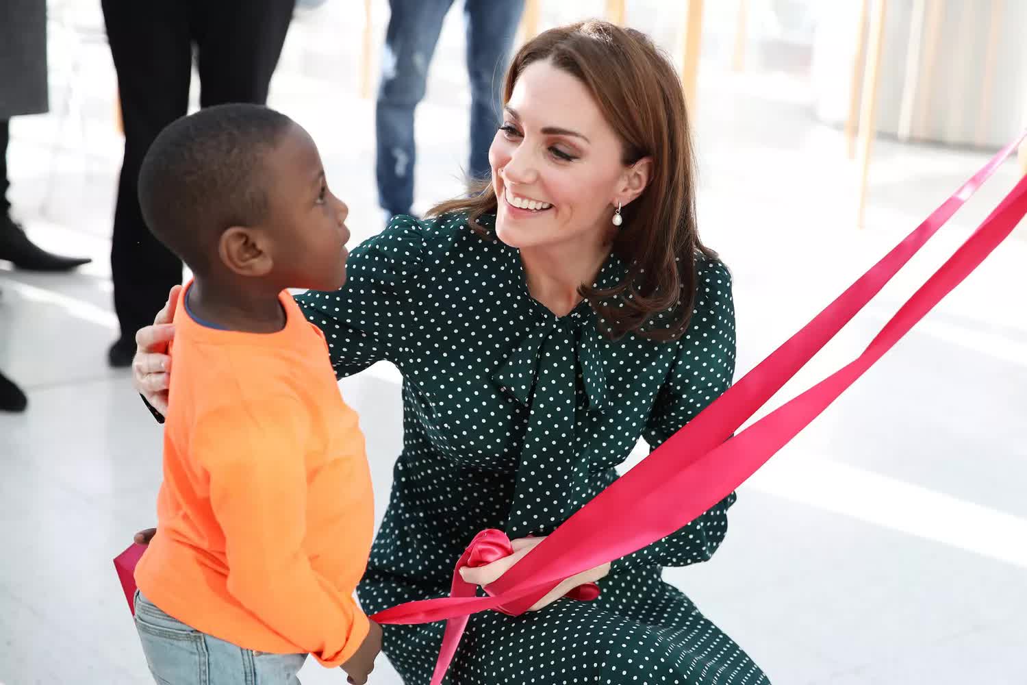 Tình mẫu tử ngọt ngào của Công nương Kate Middleton bên 3 thiên thần nhỏ - Ảnh 12.