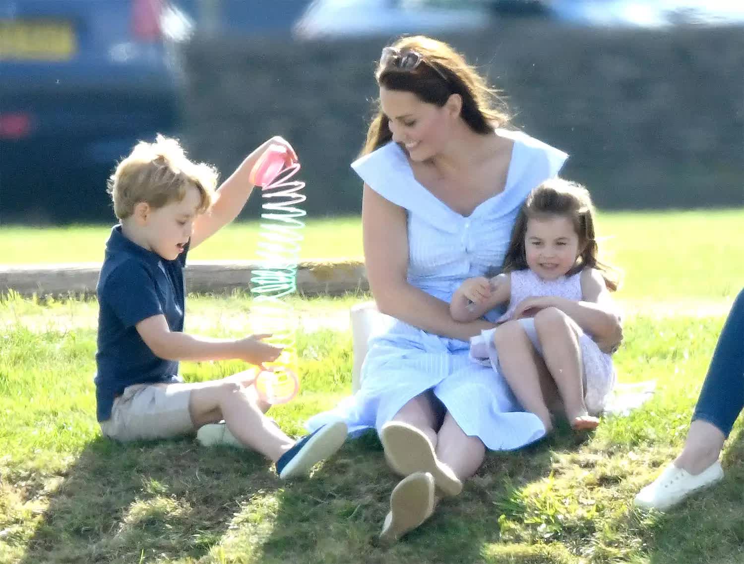 Tình mẫu tử ngọt ngào của Công nương Kate Middleton bên 3 thiên thần nhỏ - Ảnh 7.