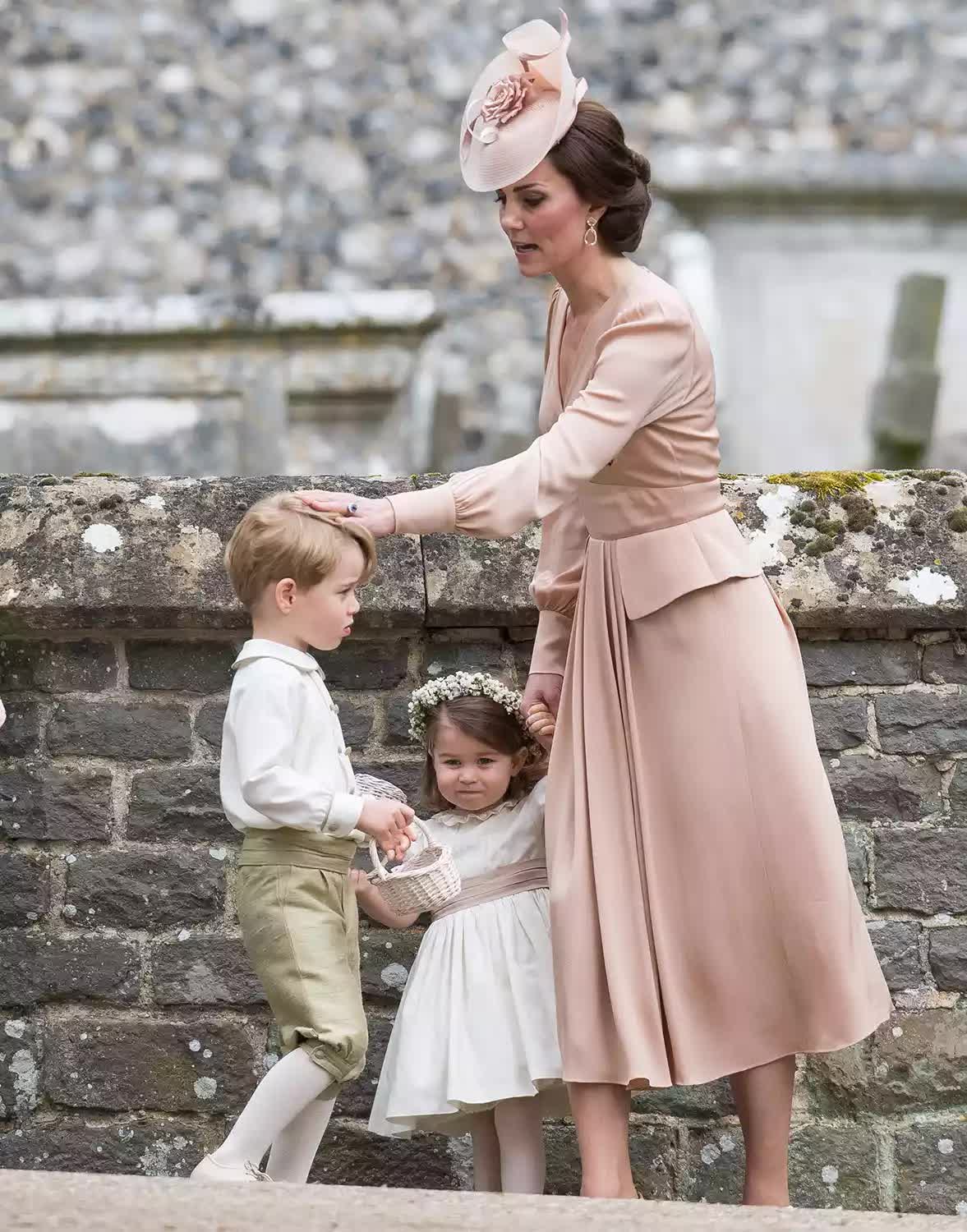 Tình mẫu tử ngọt ngào của Công nương Kate Middleton bên 3 thiên thần nhỏ - Ảnh 22.