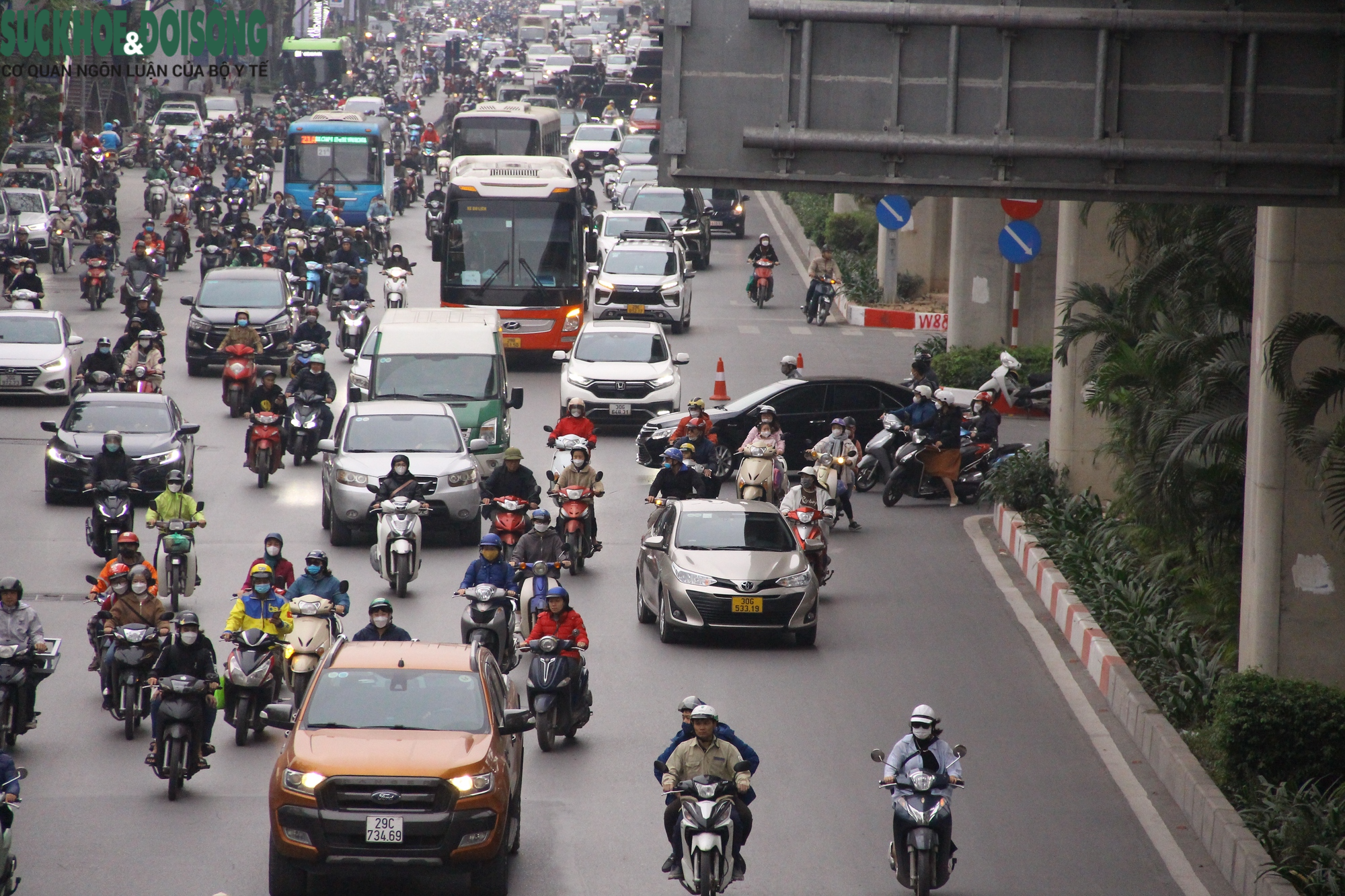 Nửa năm thí điểm phân làn, đường Nguyễn Trãi vẫn &quot;mạnh ai người ấy đi&quot; - Ảnh 8.