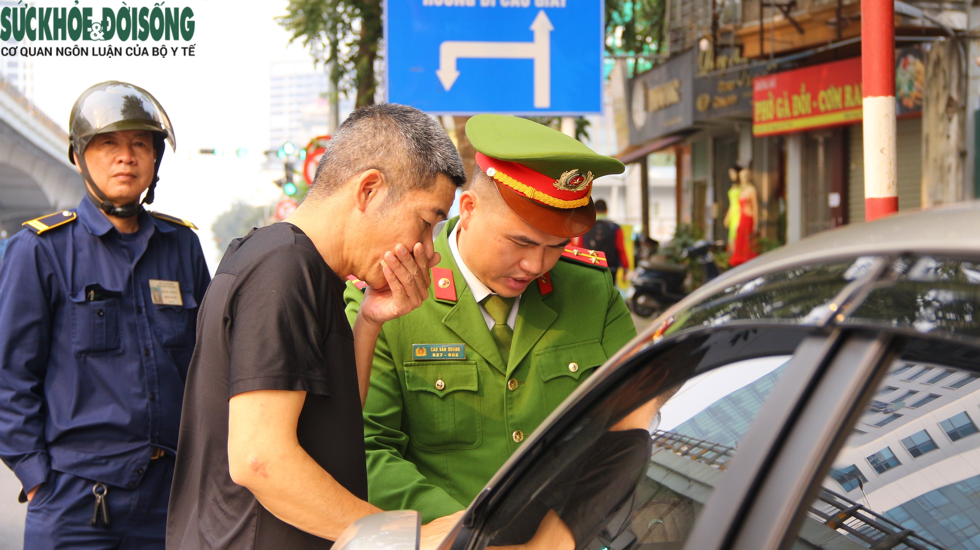 &quot;Đếm mỏi tay&quot; loạt phương tiện vô tư dừng, đỗ bất chấp biển cấm - Ảnh 12.