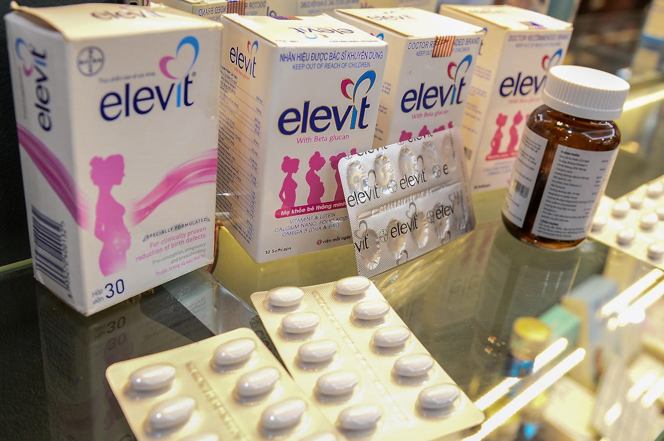 Sản phẩm Elevit (dành riêng cho phụ nữ mang thai) được trưng bày tại Phòng trưng bày của Tổng cục QLTT