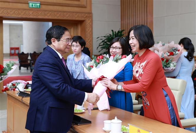 Thủ tướng: Tạo môi trường, điều kiện để phát huy vai trò của phụ nữ Việt Nam - Ảnh 18.