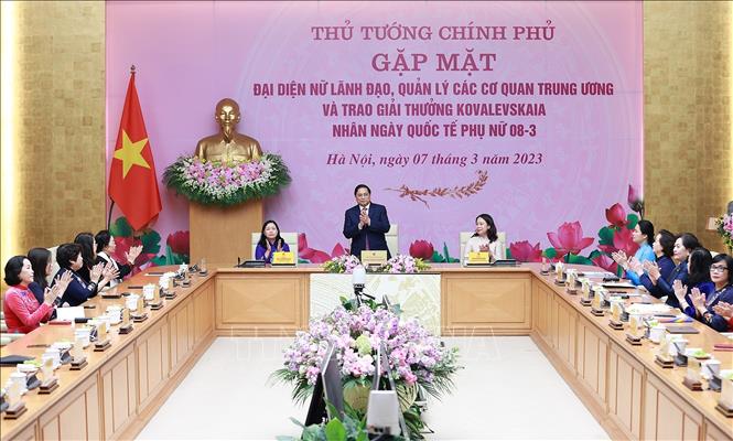 Thủ tướng: Tạo môi trường, điều kiện để phát huy vai trò của phụ nữ Việt Nam - Ảnh 2.