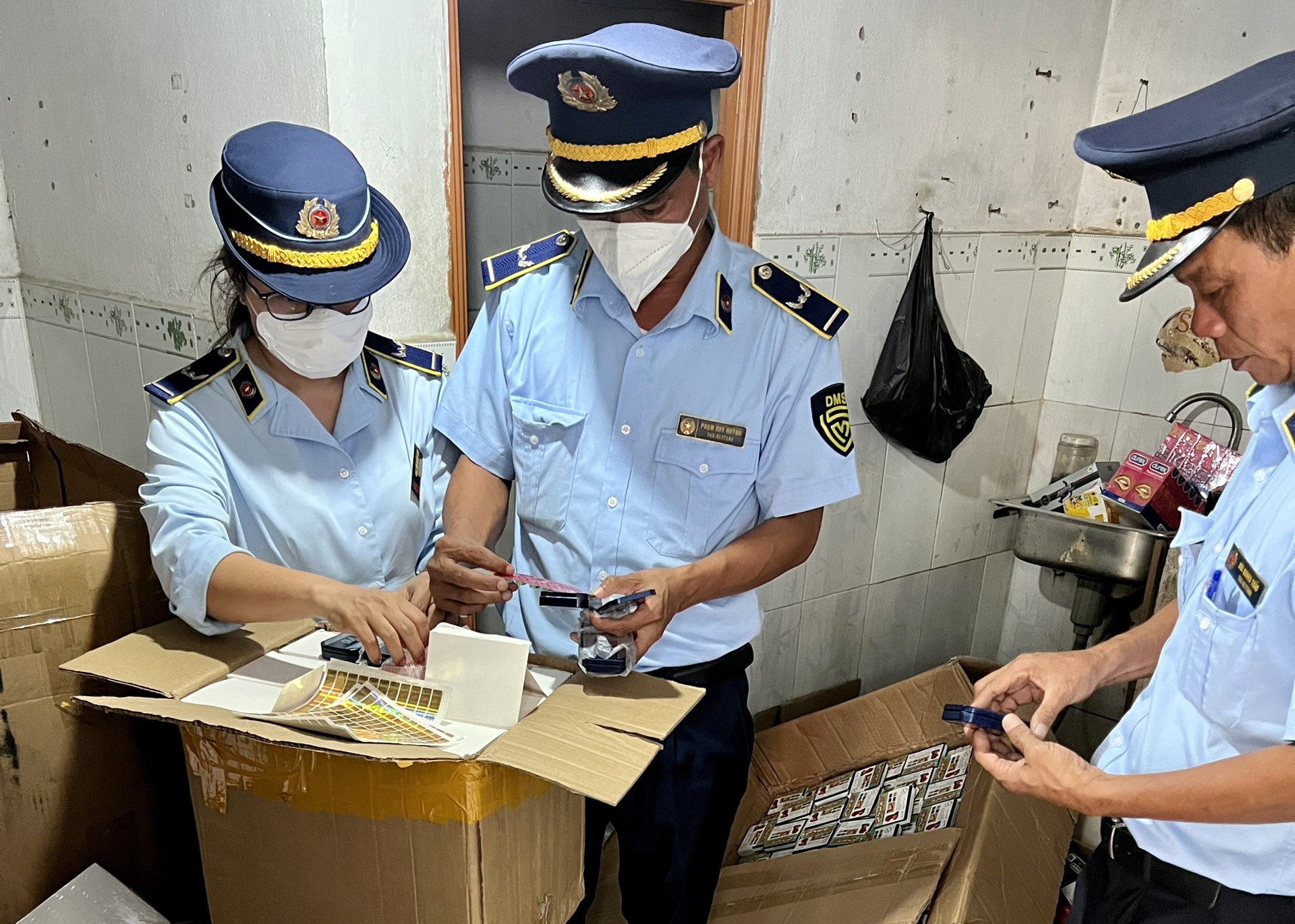 Chế tài xử phạt với những trường hợp sản xuất thuốc giả vẫn chưa đủ sức răn đe?- Ảnh 3. Chế tài xử phạt với những trường hợp sản xuất thuốc giả vẫn chưa đủ sức răn đe?- Ảnh 3.