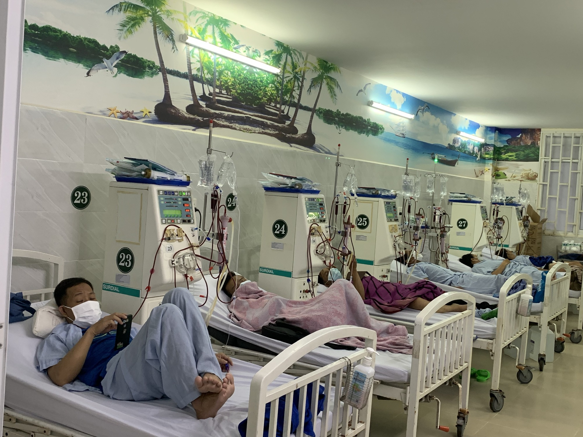 Bệnh viện ở TP.HCM quá tải bệnh nhân chạy thận, chuyên gia kiến nghị đầu tư thêm y tế cơ sở