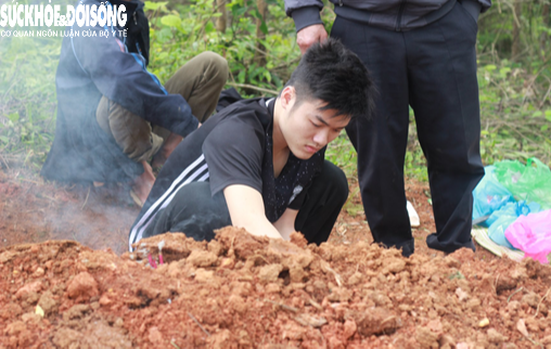 Về Bản Vài cùng người Tày tảo mộ trong dịp Tết Thanh minh - Ảnh 4.