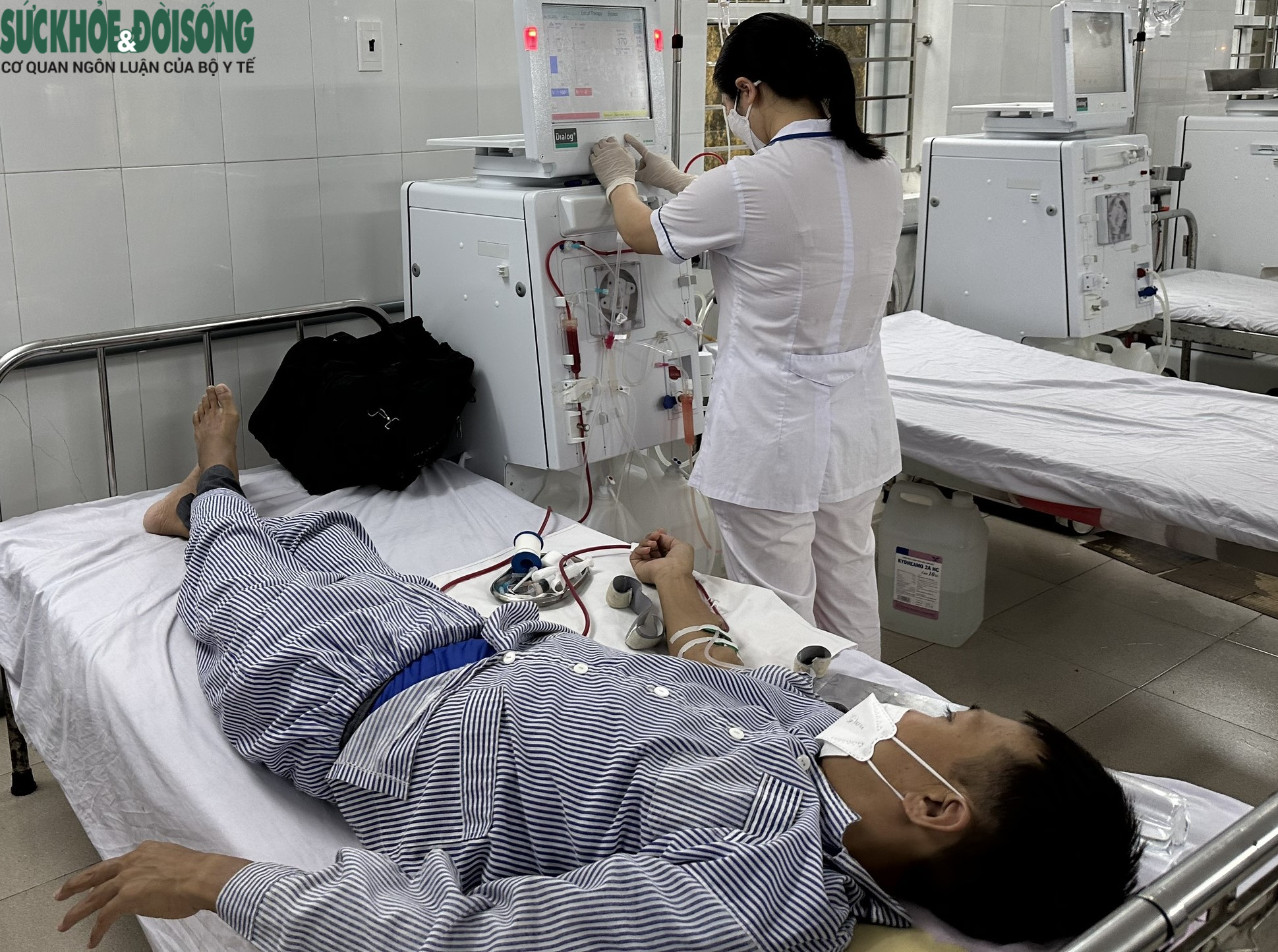Giám đốc Bệnh viện Đa khoa tỉnh Nam Định cam kết không để bệnh nhân chạy thận phải dừng - Ảnh 1.