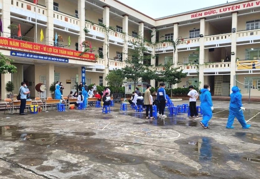 Quảng Ninh: Xuất hiện 2 ổ dịch COVID-19 ở trường học  - Ảnh 1.