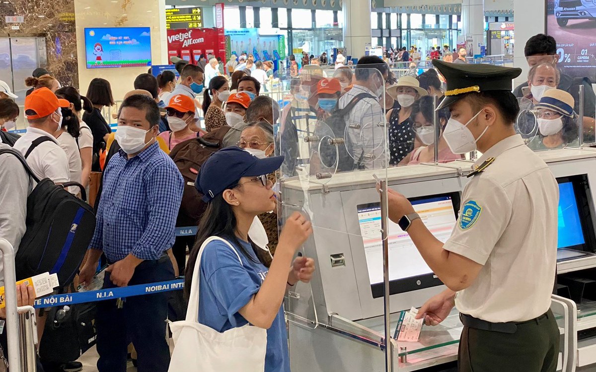 Sân bay Nội Bài thí điểm nhận diện khuôn mặt khách làm thủ tục bay