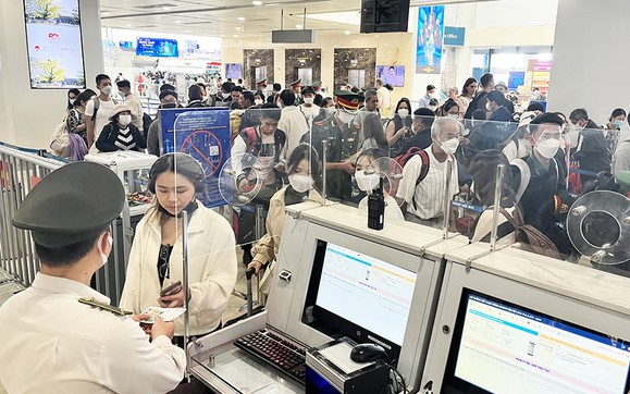 Thí điểm xác thực khuôn mặt, vân tay hành khách tại sân bay Nội Bài
