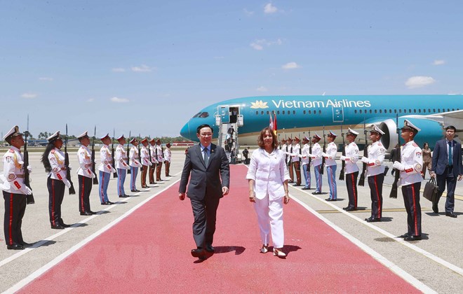 Chủ tịch Quốc hội đến sân bay José Martí, bắt đầu thăm chính thức Cuba - Ảnh 6.