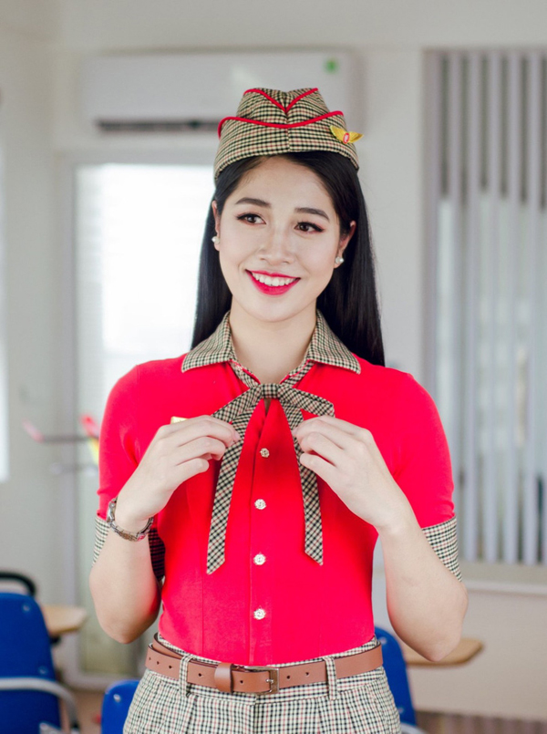 'Đối thủ' nặng ký của Đỗ Thị Hà trong Hoa hậu Việt Nam 2020: Nữ tiếp viên hàng không xinh đẹp, thông minh - Ảnh 7.