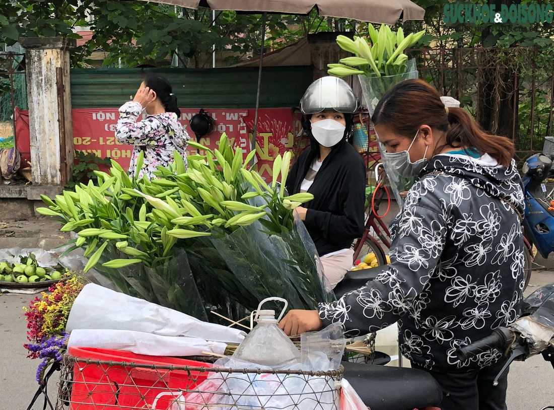 Hà Nội: Tranh thủ cuối tuần, nhiều gia đình mua nguyên liệu về làm bánh trôi, bánh chay dịp Tết Hàn thực - Ảnh 7.