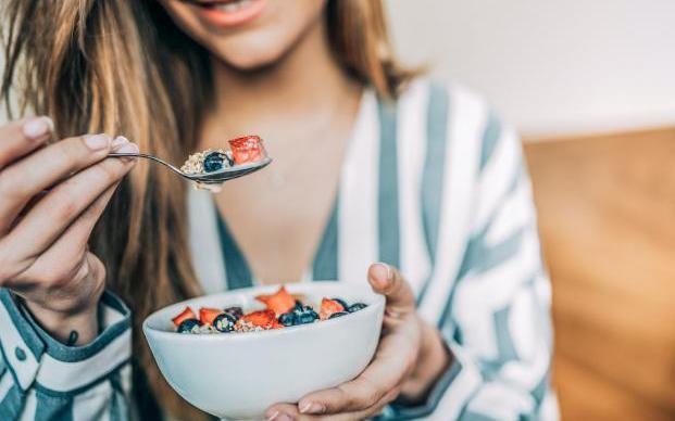7 thói quen ăn sáng tốt để kiềm chế cảm giác thèm ăn và giúp giảm cân