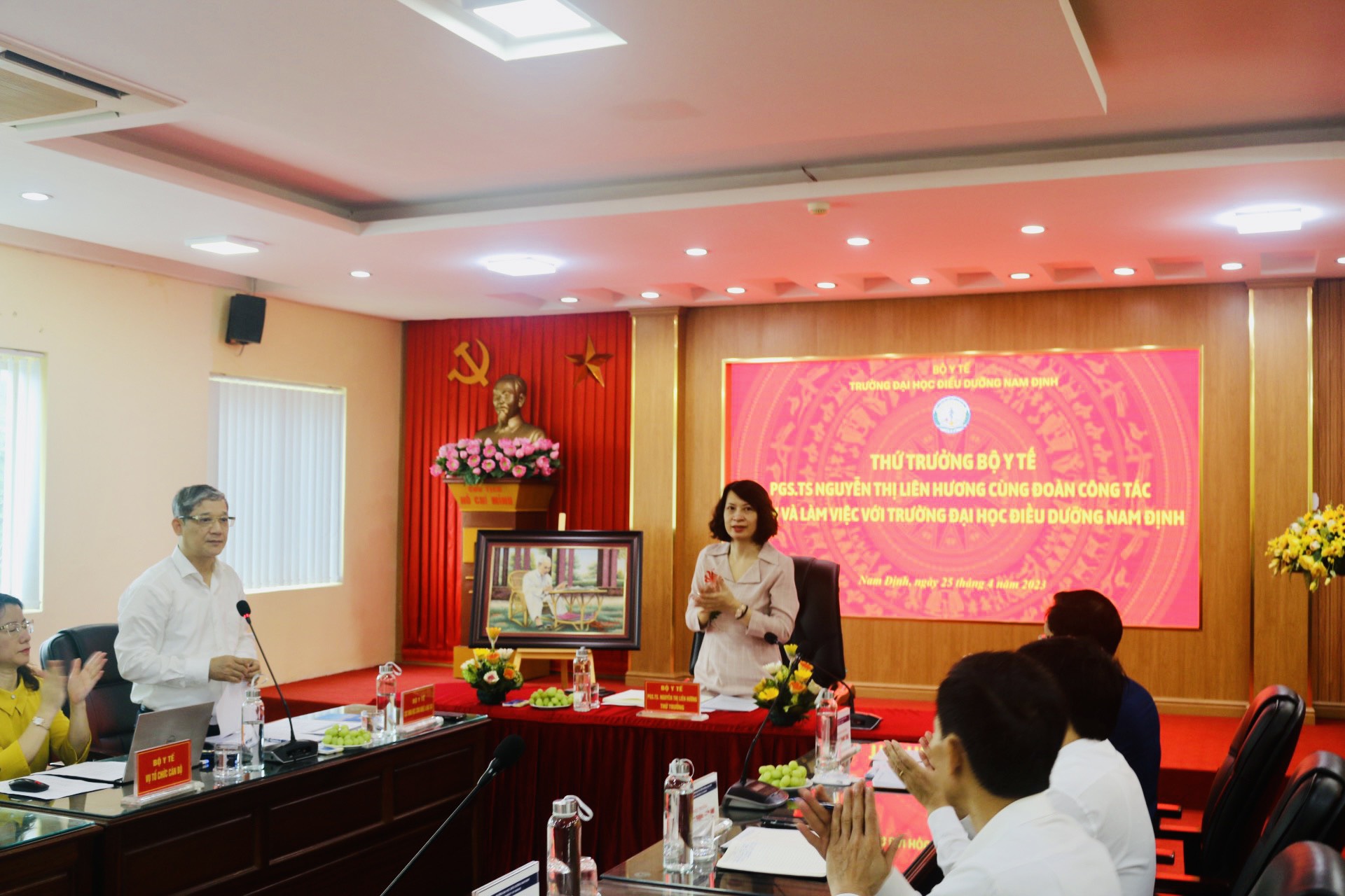 Đại học Điều dưỡng Nam Định rà soát chương trình đào tạo, tiếp tục đổi mới dạy đáp ứng hội nhập - Ảnh 2.