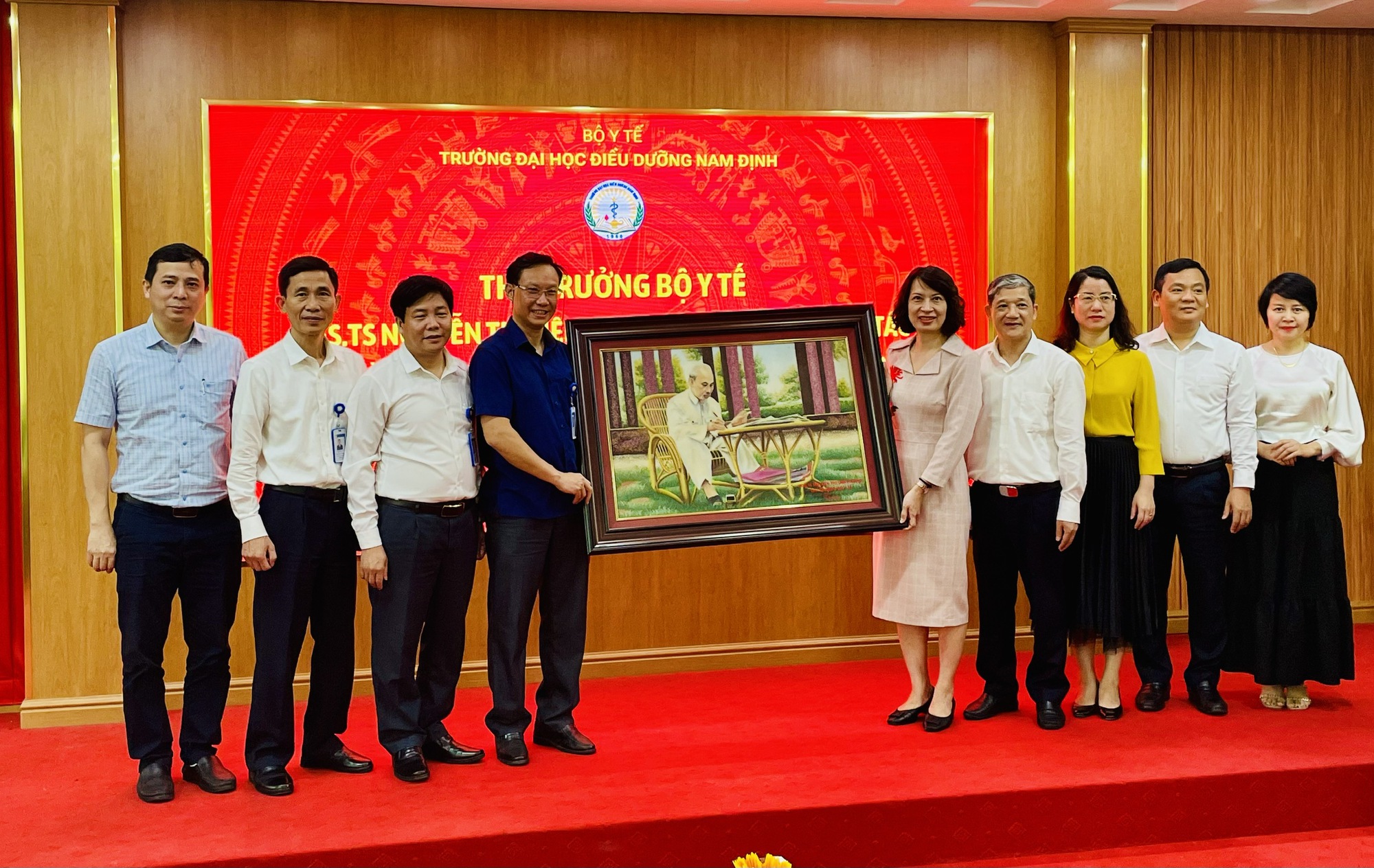 Đại học Điều dưỡng Nam Định rà soát chương trình đào tạo, tiếp tục đổi mới dạy đáp ứng hội nhập - Ảnh 3.
