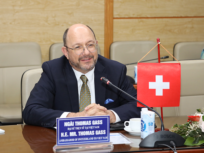 Bộ trưởng Bộ Y tế Đào Hồng Lan tiếp Đại sứ Thụy Sỹ tại Việt Nam - Ảnh 2.